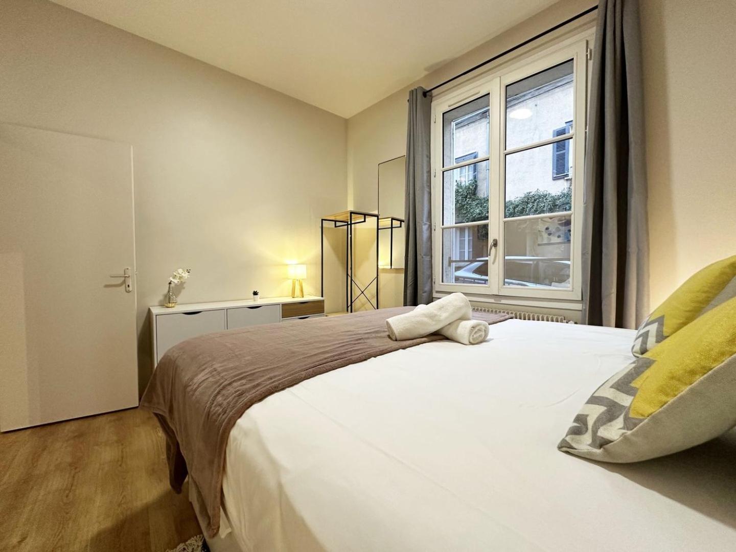 Le Saint Julien - City Center - Self-Entrance Chartres Luaran gambar